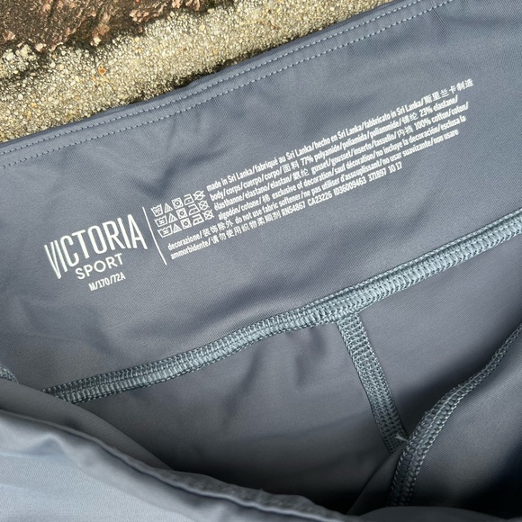 Victoria Secret Sport charcoal gray leggings size medium - Picture 3 of 6